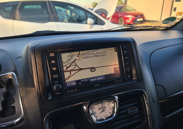 Lancia Voyager cena 61999 przebieg: 200473, rok produkcji 2014 z Miłakowo małe 781